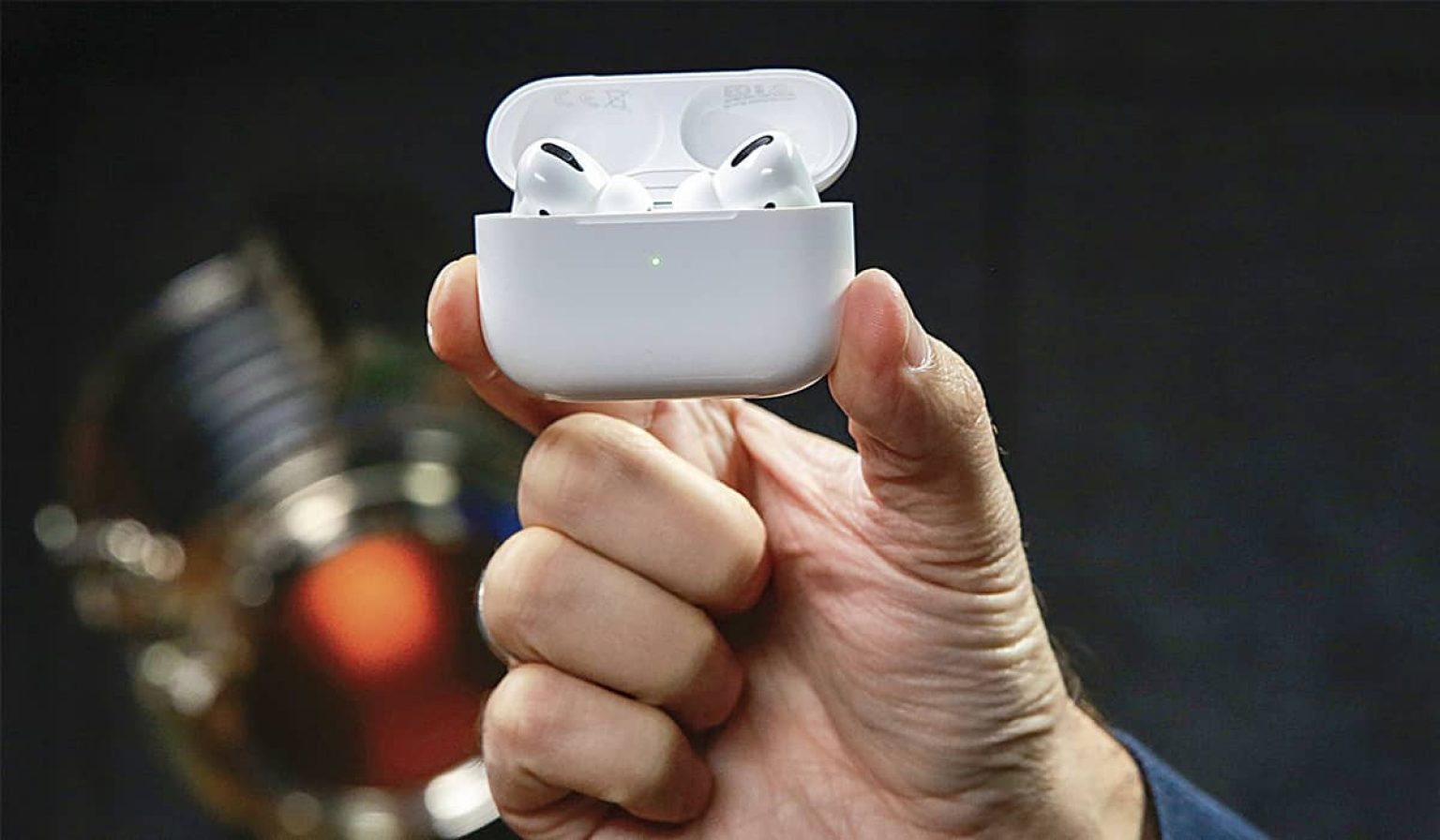 airpods-flashing-orange-green-or-white-what-to-do-get-guidance-and